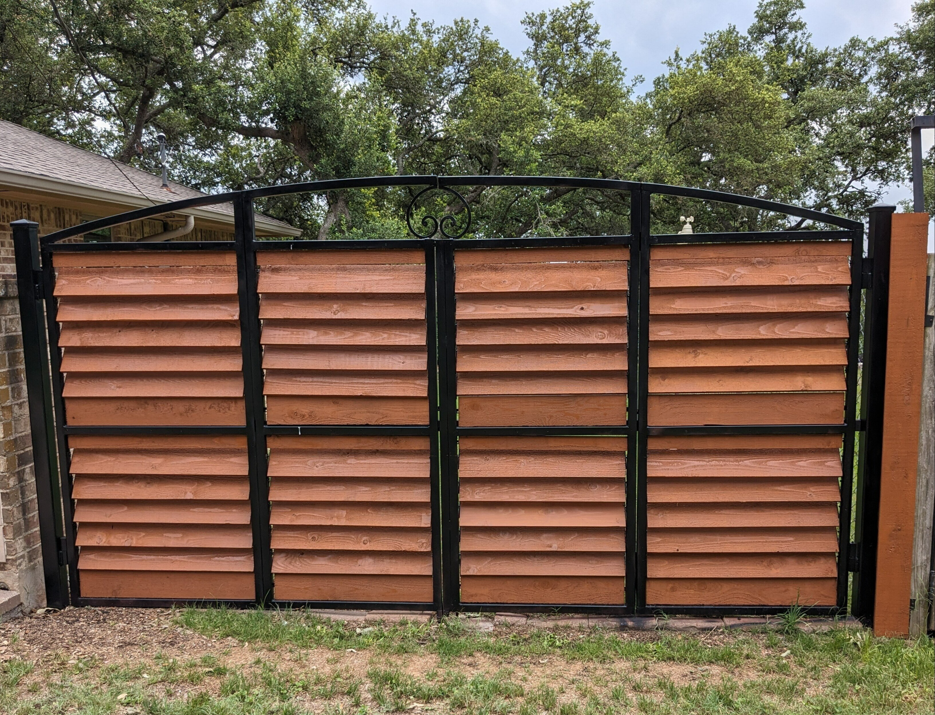 EZ Louver in Action: A Wind-Tolerant Gate Made Easy